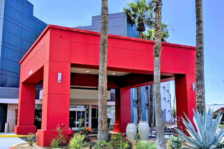 Hotel Exterior 55 of 59