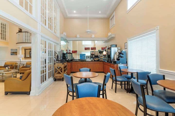 Breakfast area