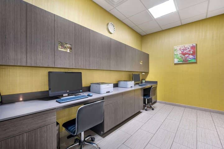 Business Center 43 of 47