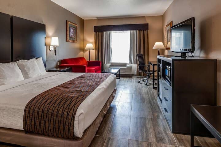 Room 4 of 28