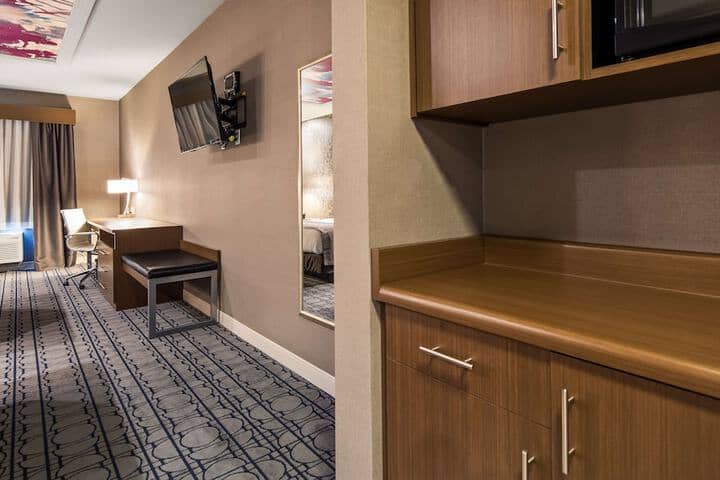 Room 13 of 42