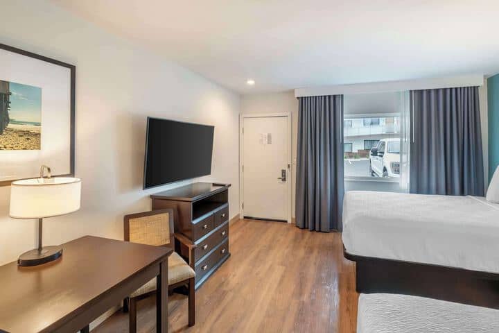 Room 10 of 38