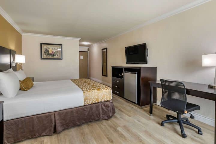 Room 16 of 32