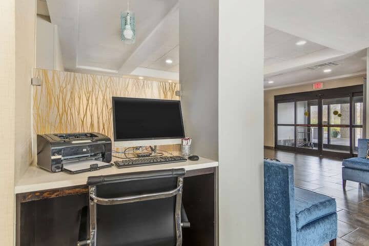 Business Center 42 of 44