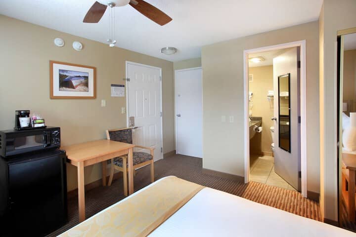 Room 11 of 76
