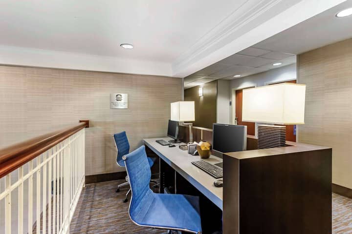 Business Center 41 of 45
