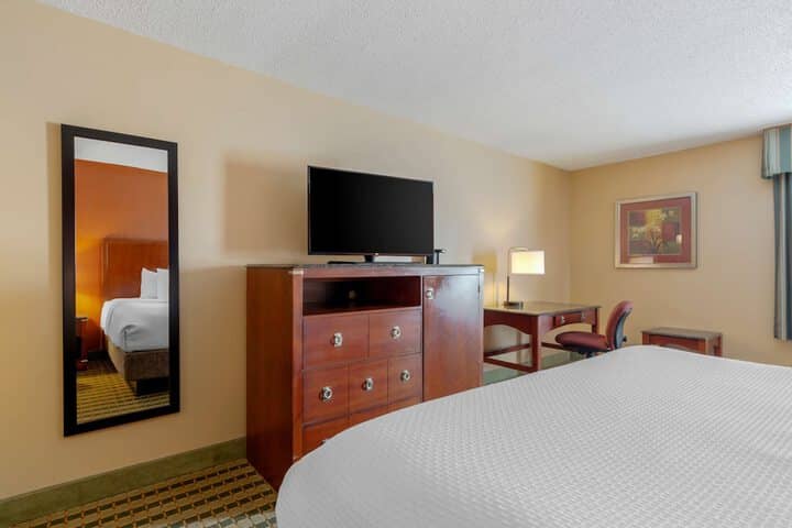 Room 4 of 28
