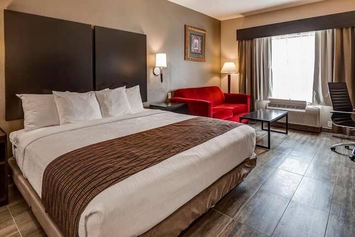 Room 5 of 28