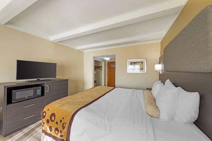 Room 9 of 35