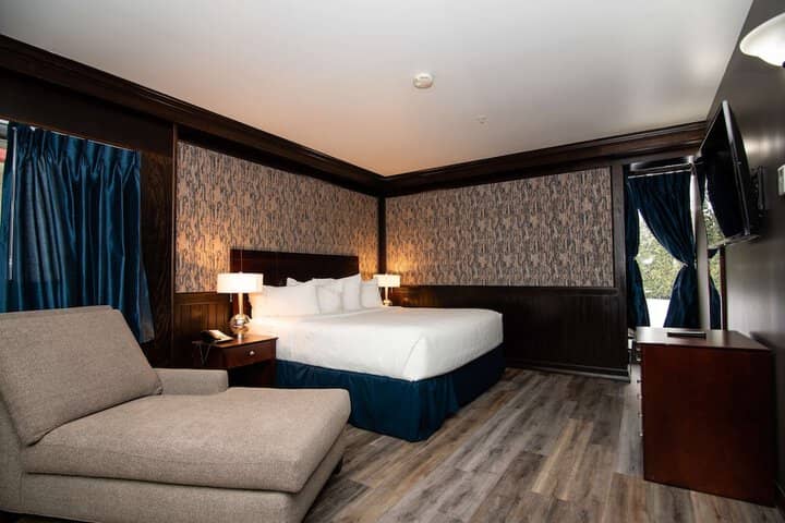 Room 12 of 94