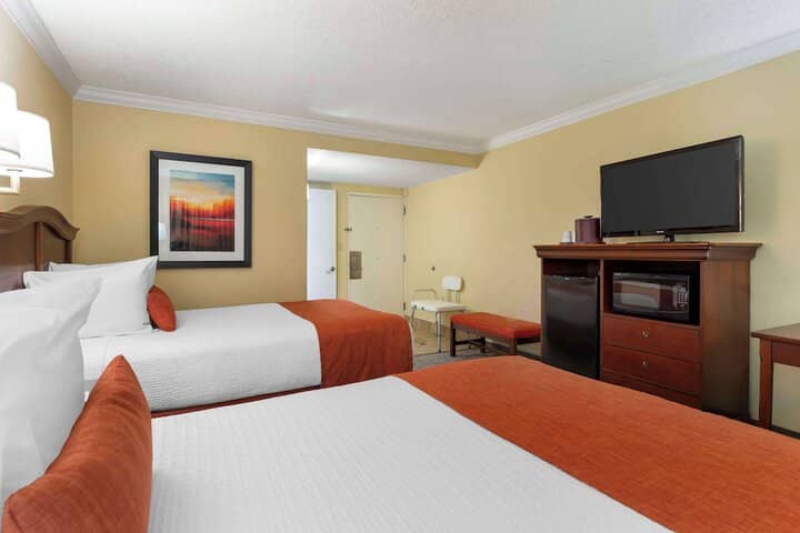 Room 10 of 35