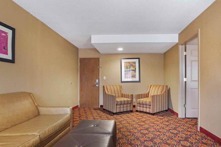 Room 15 of 48