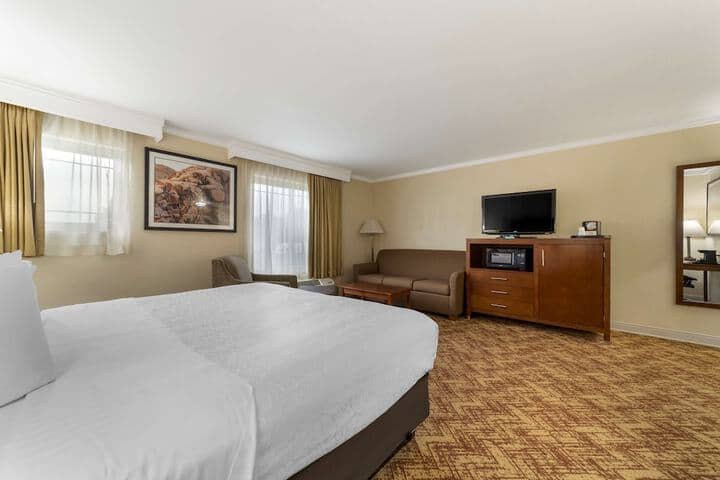 Room 17 of 38