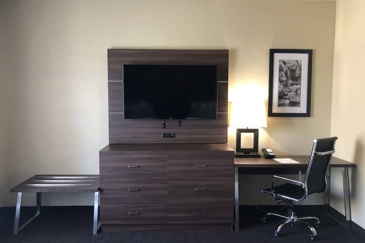 Room 5 of 28
