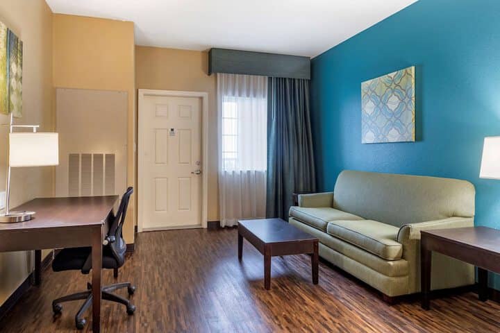 Room 11 of 27