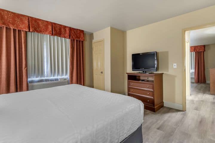 Room 11 of 25