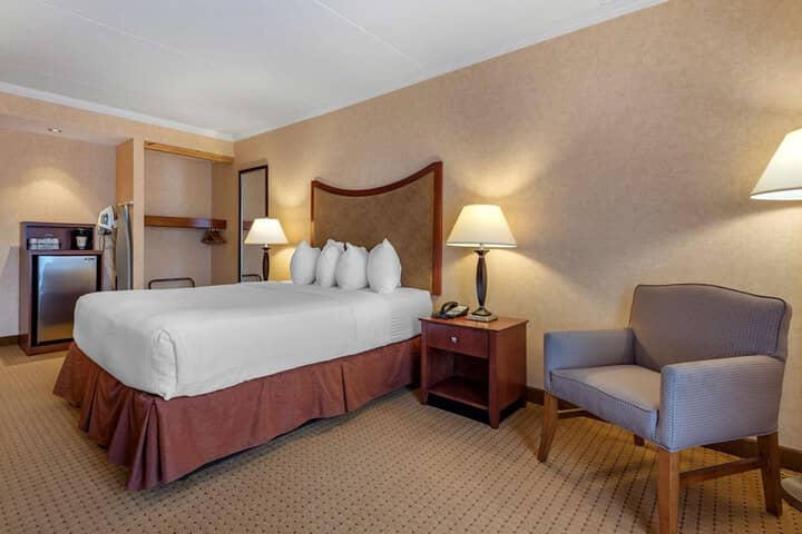 Room 10 of 48