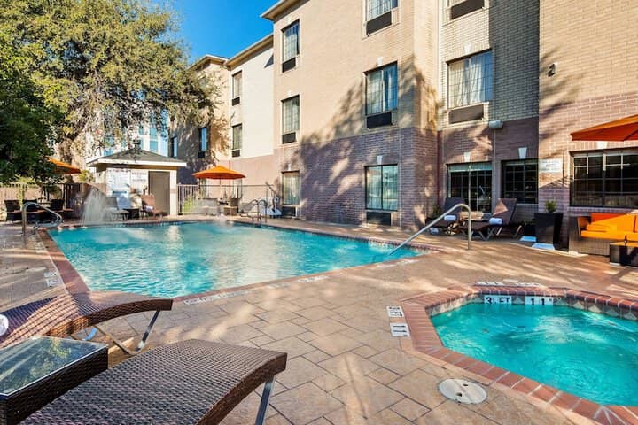 Pool 22 of 28