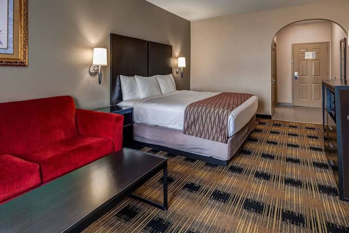 Room 18 of 28