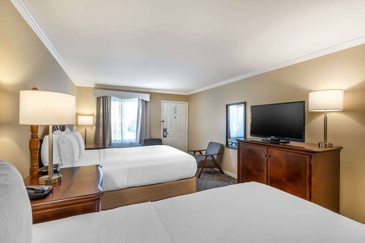 Room 6 of 38