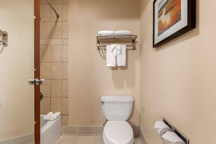 Room 16 of 38