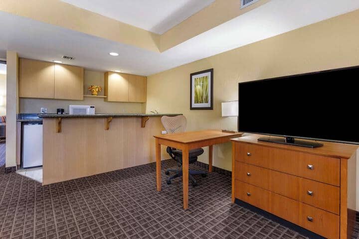 Room 12 of 37