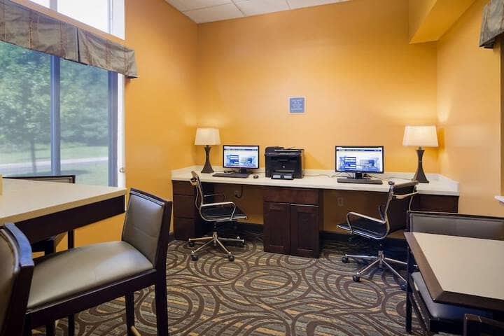 Business Center 38 of 42