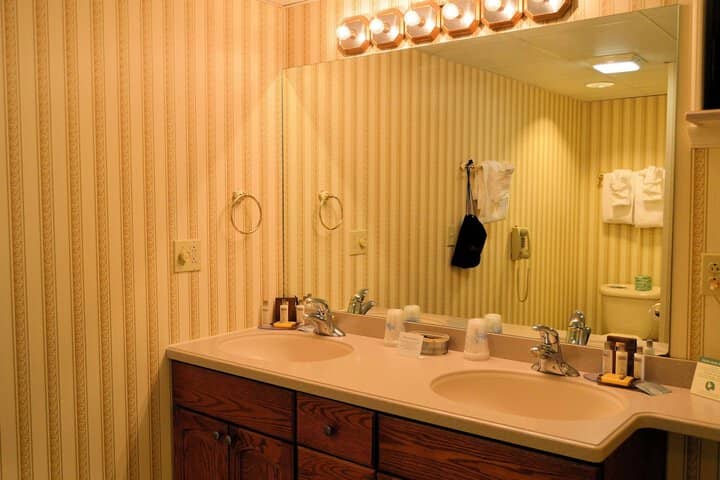 Room 17 of 23