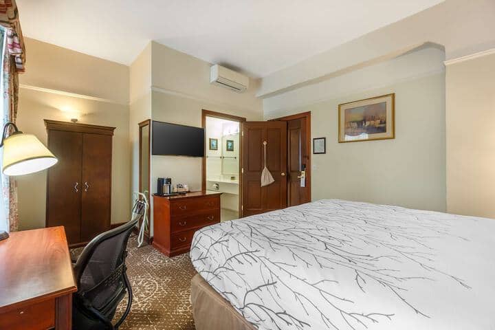 Room 27 of 49