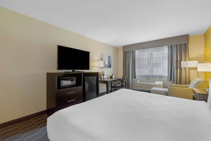 Room 10 of 29