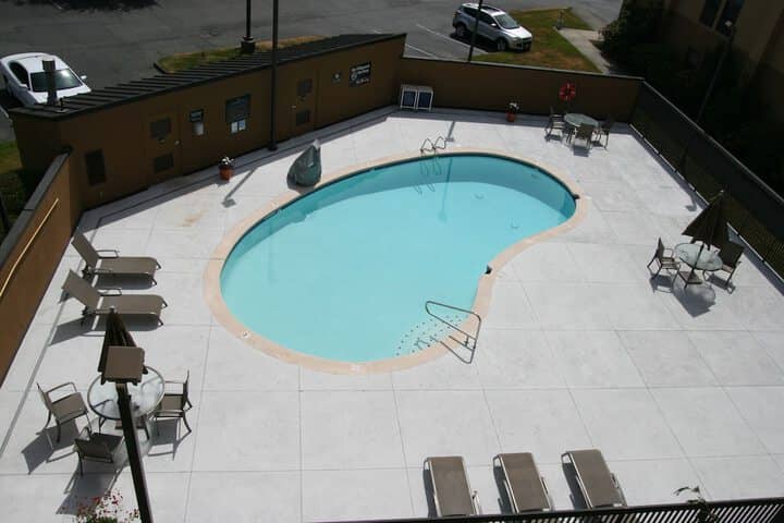 Pool 19 of 33