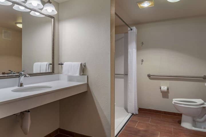 Room 21 of 32