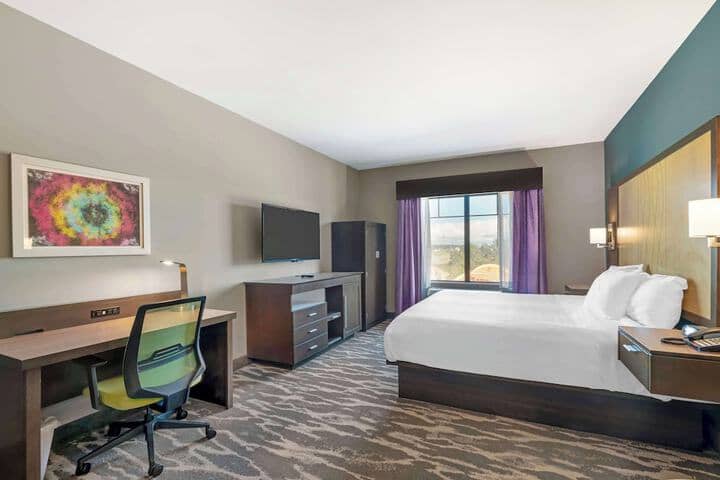 Room 25 of 47