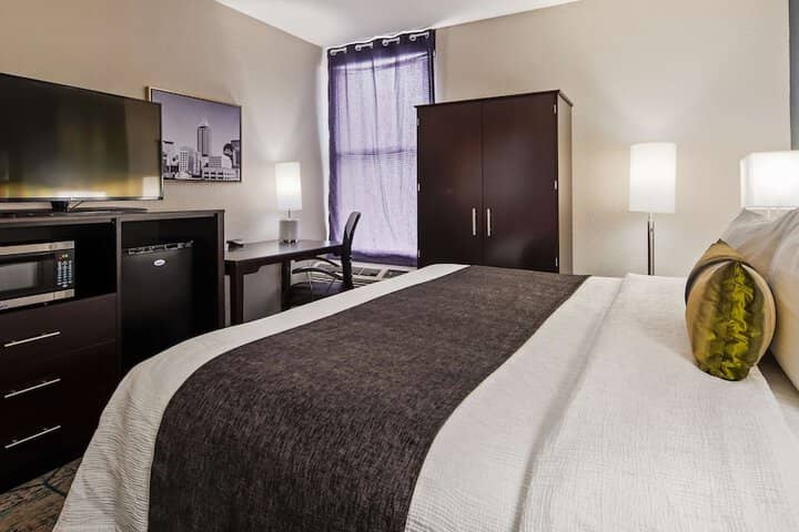 Room 10 of 28