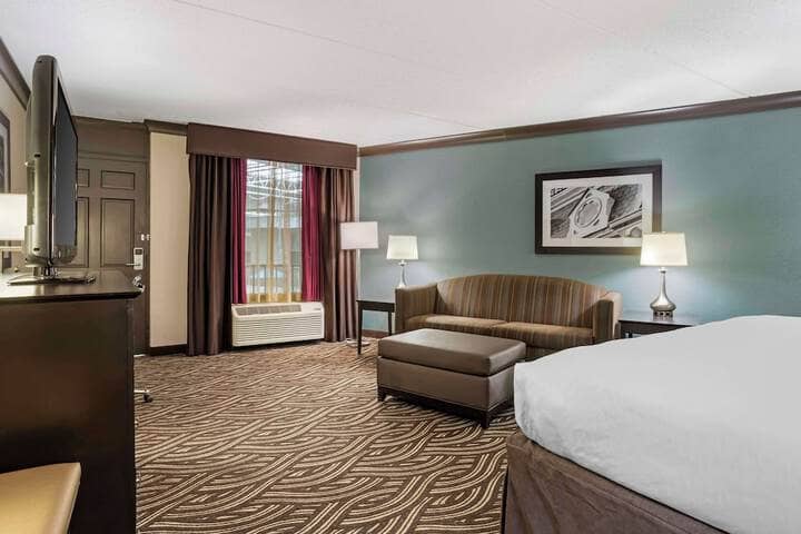 Room 27 of 60