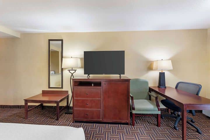 Room 16 of 33