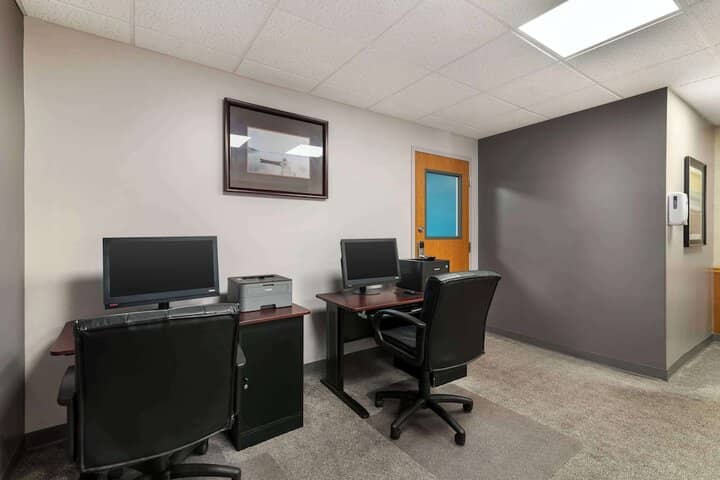 Business Center 89 of 94