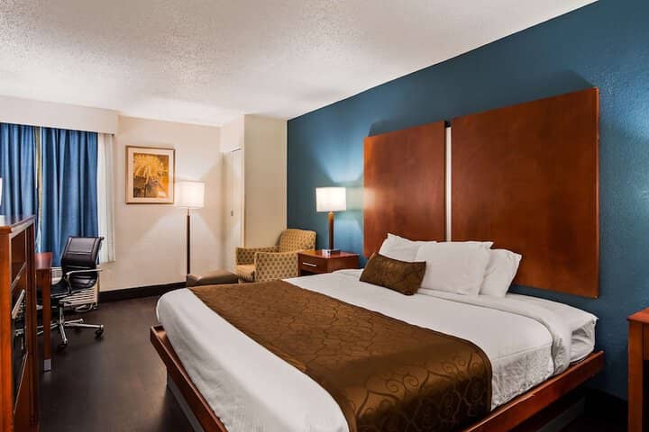 Room 8 of 32