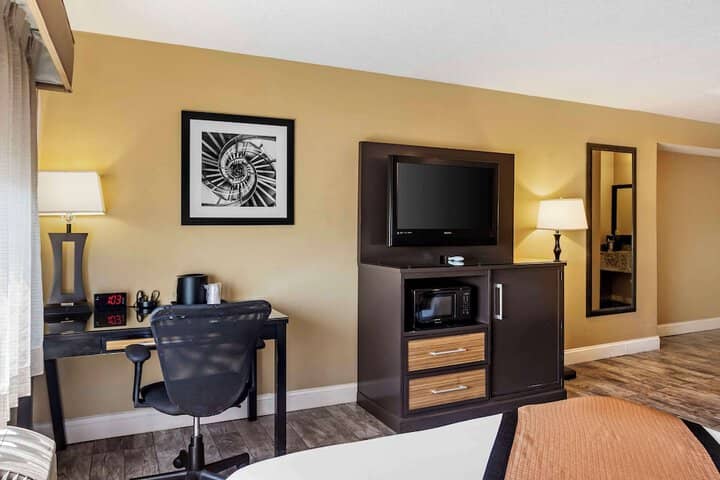 Room 21 of 38