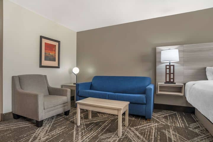 Room 4 of 32