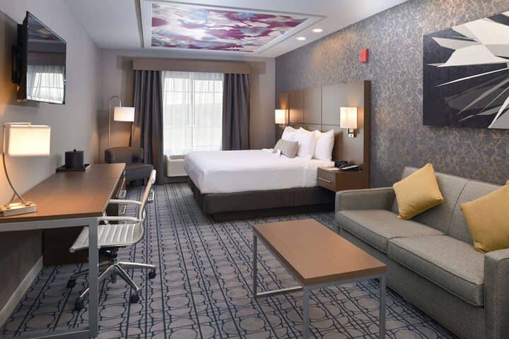 Room 6 of 42