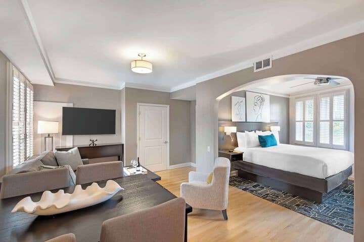 Room 10 of 70