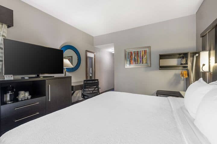 Room 8 of 27