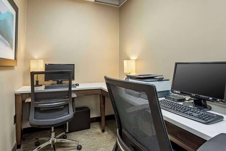 Business Center 57 of 60