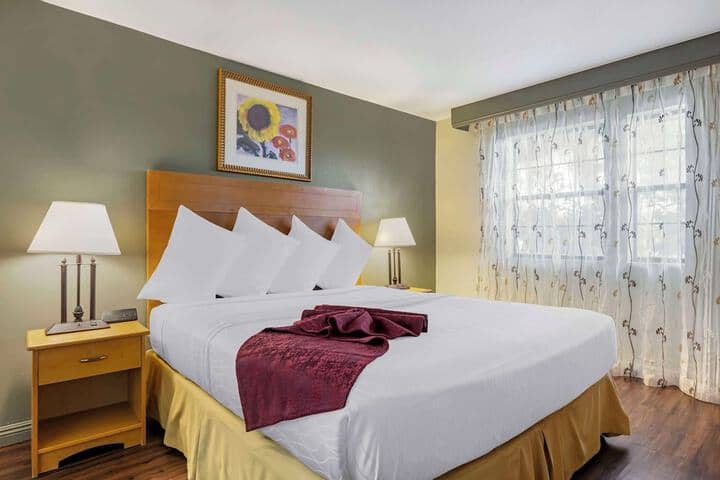 Room 4 of 42