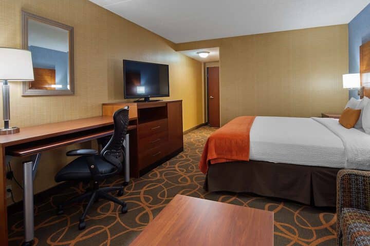 Room 10 of 40