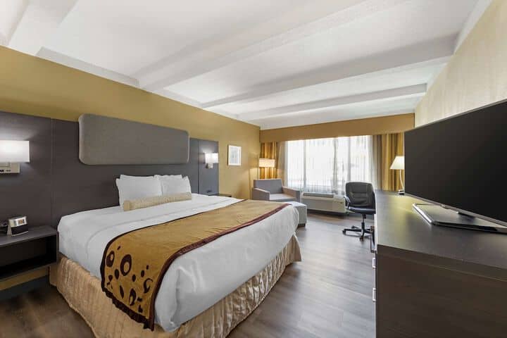 Room 4 of 35
