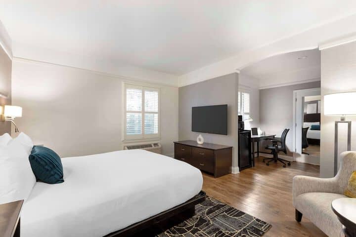Room 35 of 70