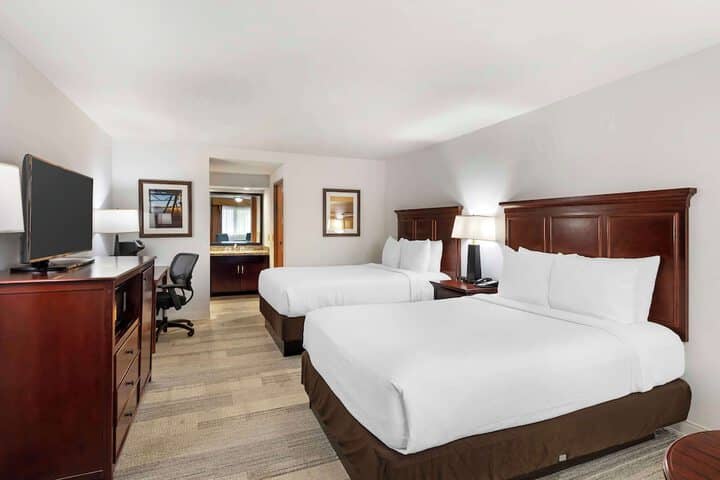 Room 10 of 33