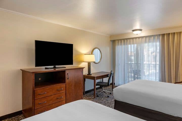 Room 7 of 32